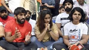 Women Wrestlers' Sexual Harassment Case - President Ram Nath Kovind felicitates Bajrang Punia with Padma Shri